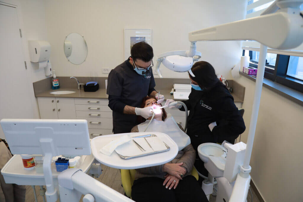 סתימה בשן - שיטה לשחזור שיניים. ההתמחות של המרפאה שלנו היא בשיטה המתקדמת יותר בשם אונלי אינליי. הטיפול ניתן על ידי רופא שיניים בנס ציונה ד"ר אבנרי ליאור